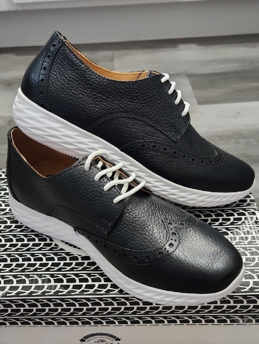 Driver Club USA Raleigh Wingtip Lace Up Sneakers Grainy Black Womens Size 7.5 - Picture 4 of 13